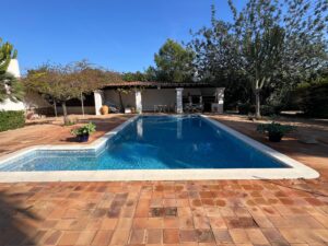 Mediterranean villas with private pool and garden, just 5 minutes from the beach in Santa Eulalia.