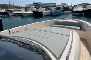 Cayman 400WA helm station with Garmin electronics and joystick control