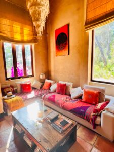 Spacious Open Plan Living Room with Fireplace and Fully Fitted Kitchen | Can Lua