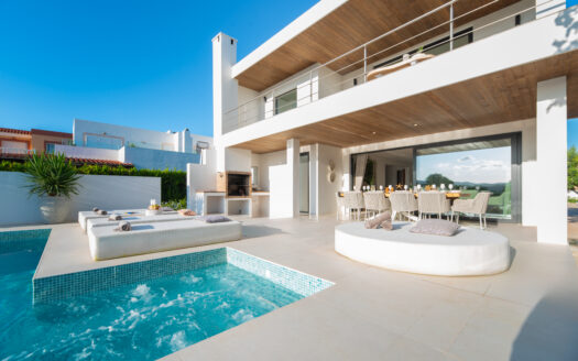 Can Palau: Mediterranean Chic Villa in Can Ramón