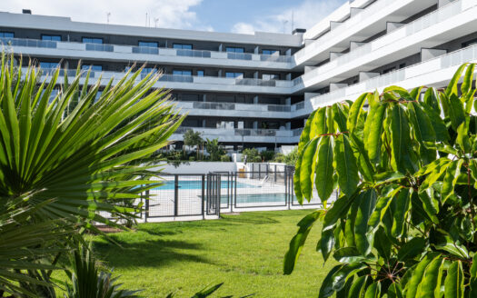 Duplex Penthouse: Modern Front-Line Living in Playa d’en Bossa