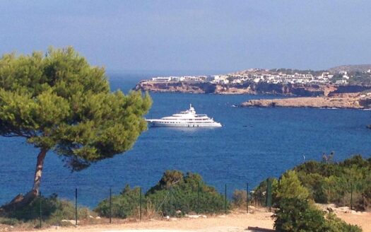 Adosado Solis: Front-Line Serenity in Cala Tarida