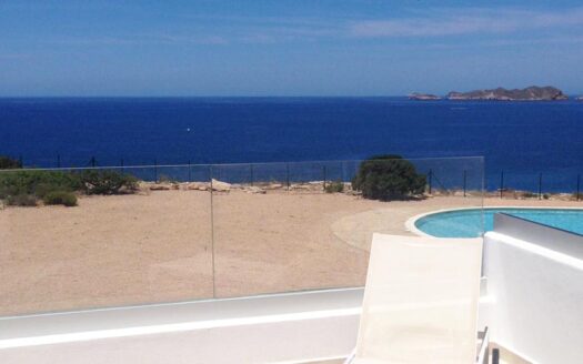 Adosado Solis: Front-Line Serenity in Cala Tarida